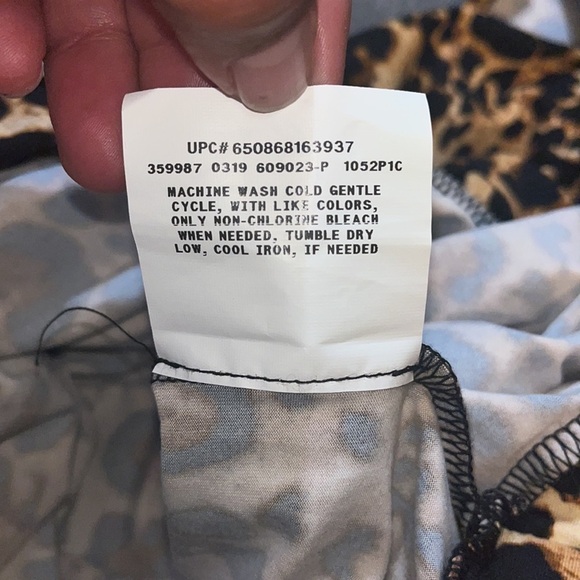 By&By leopard print top with bow detail size XXL.  Like new condition - Picture 9 of 9